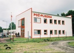 Firma P.POŻ - PLISZKA Gdańsk - Polska. Okna PVC system Kommerling EuroFutur, kolor biały oraz wykusz aluminiowy system Blyweert Herkules, kolor czerwony.